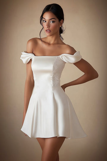 Robe trapèze à épaules dénudées en satin lacé petite robe blanche de graduation